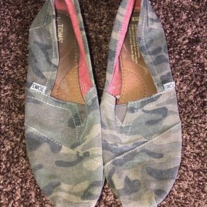 Camo TOMS